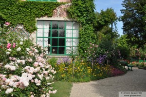 La ventana del primer estudio de Monet en su casa de Giverny