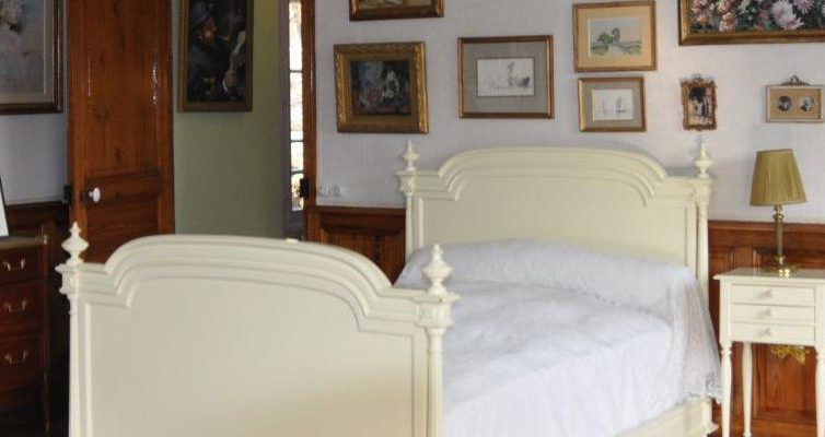 giverny claude monet dormitorio